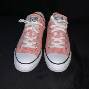 Dusty pink converse